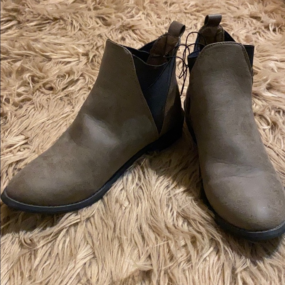 Woman’s Booties - Picture 2 of 3